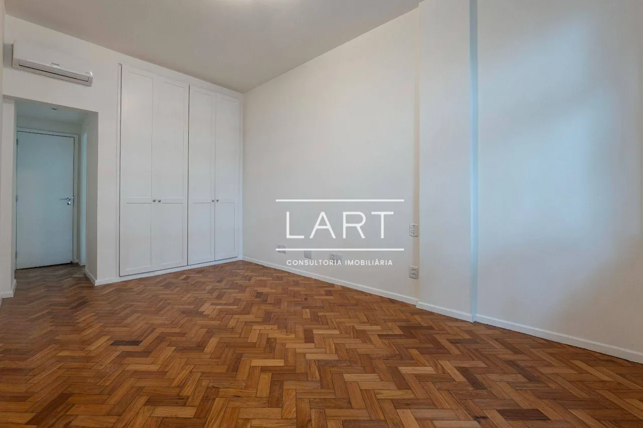 4-bedroom apartment with 5 bathrooms, 210 m² — photo 11