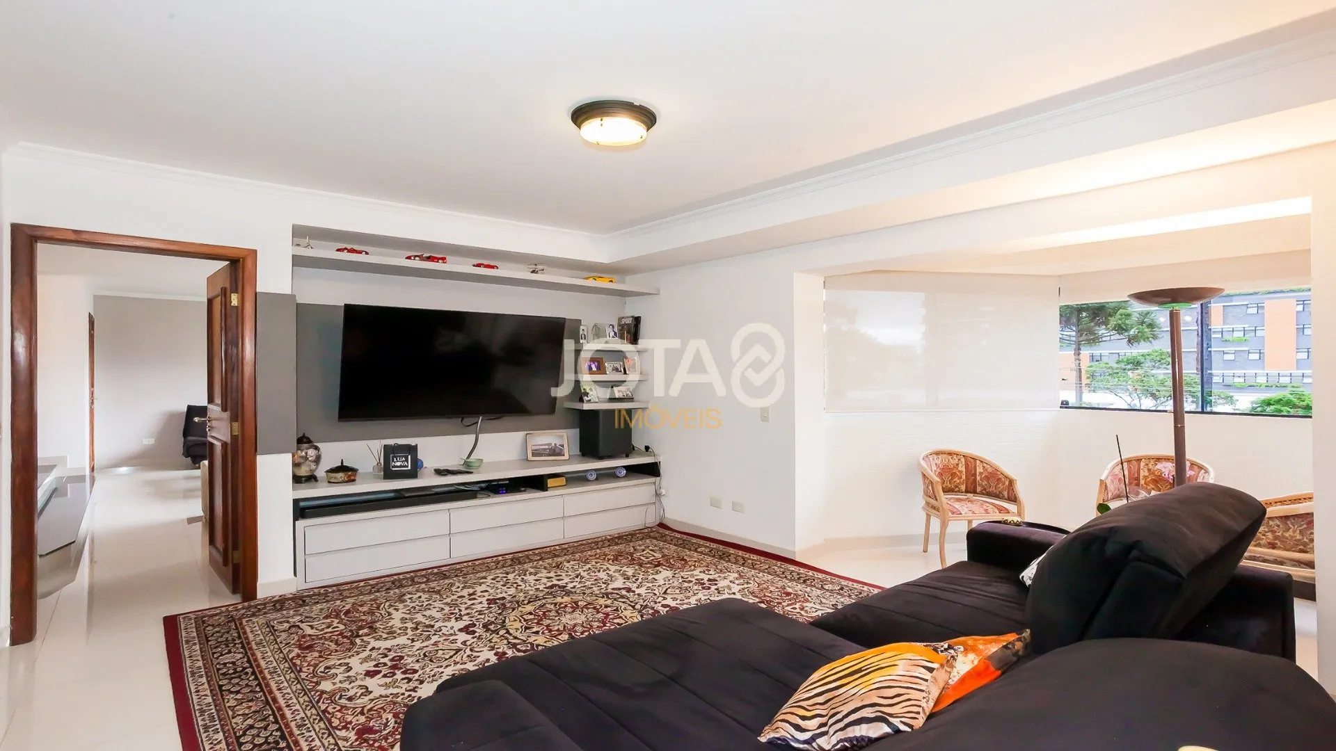 219 m² furnished apartment with 4 bedrooms and private garden