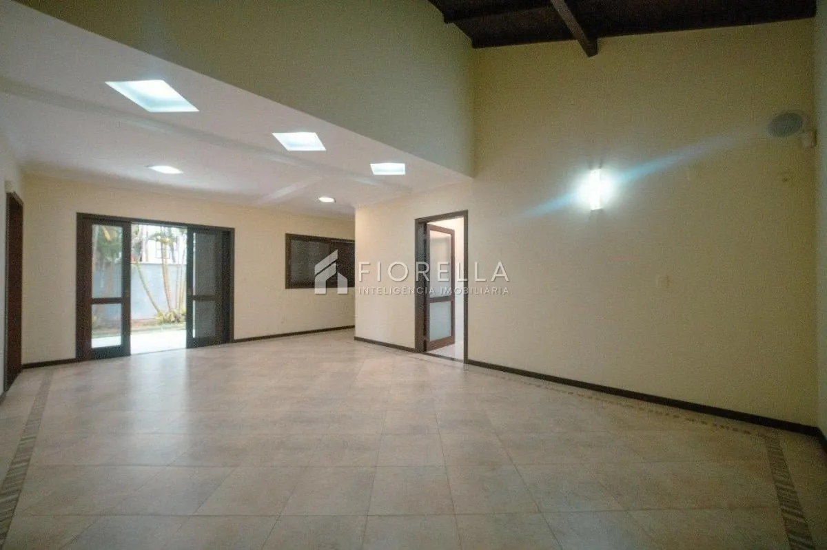 House, 1723 m², with a grill on the balcony — photo 10