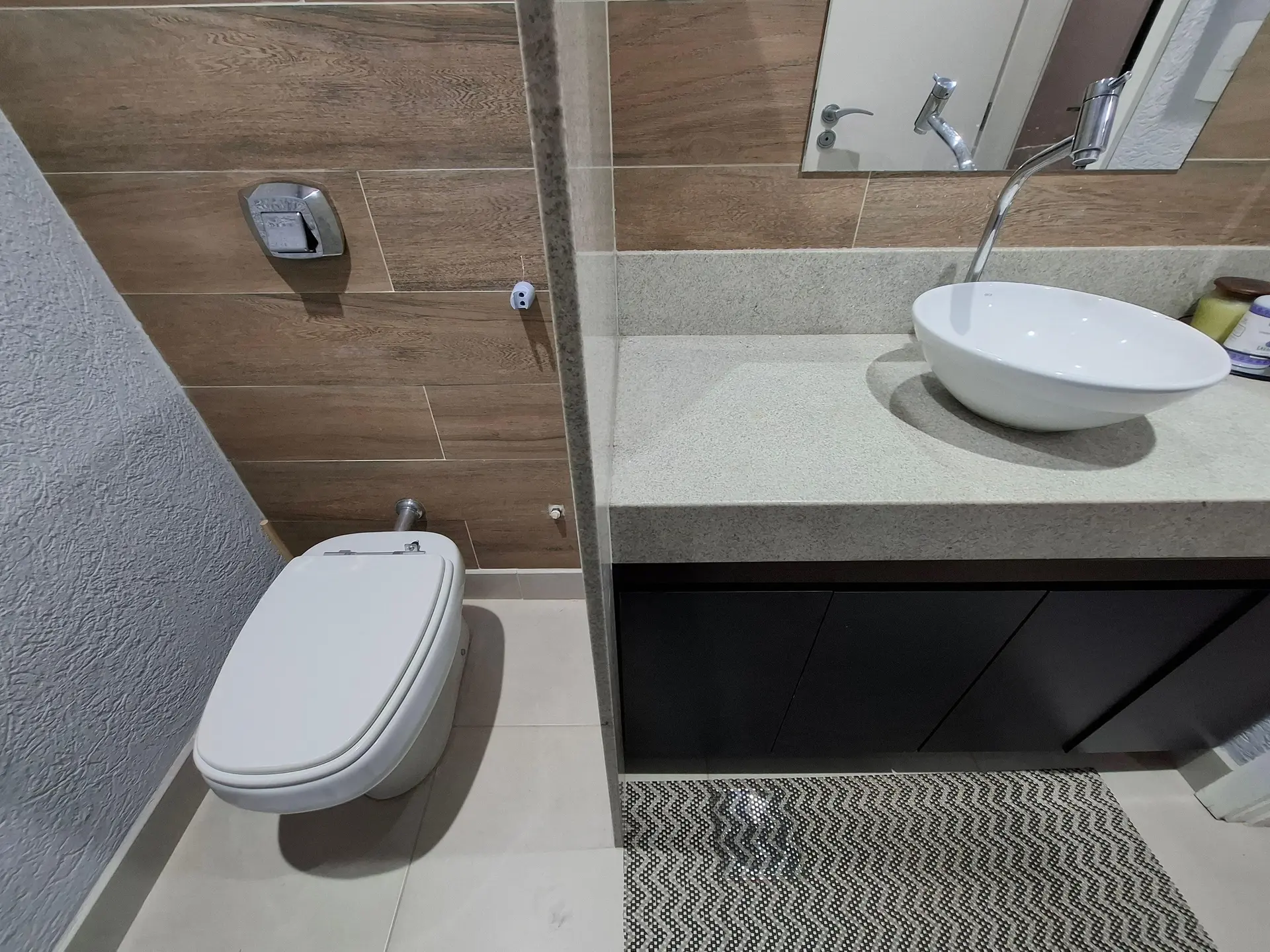 Furnished 2-bedroom apartment with 2 bathrooms — photo 28