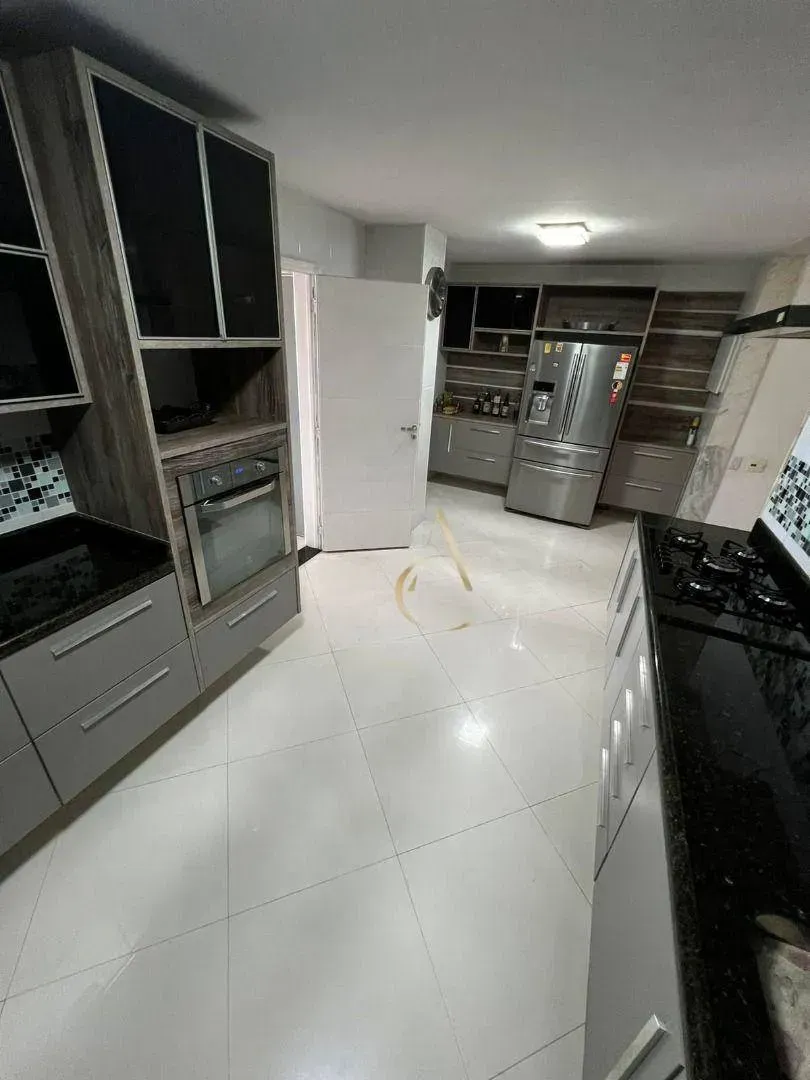 Rental apartment with 5 bedrooms and 4 bathrooms — photo 27