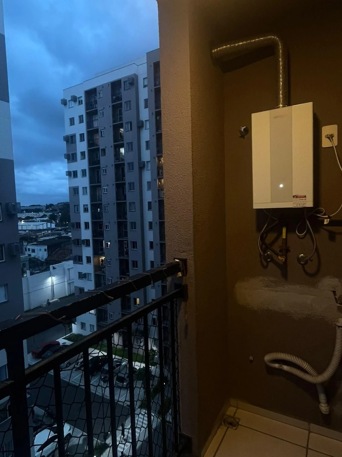 2-bedroom apartment in a building with a gym — photo 18