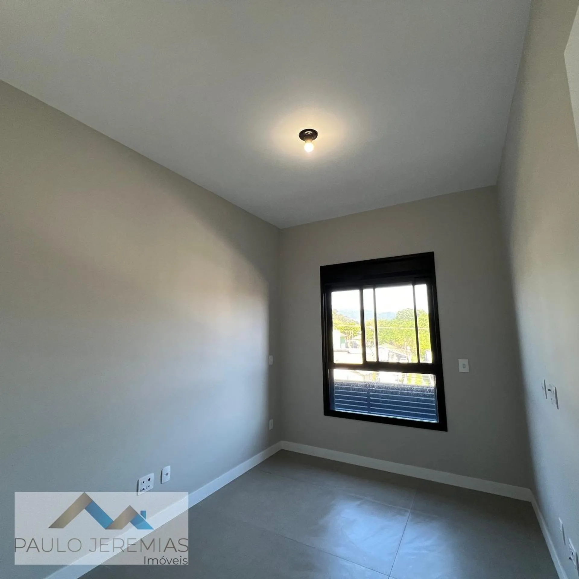 Furnished apartment, 65 m², with floor-to-ceiling windows — photo 12