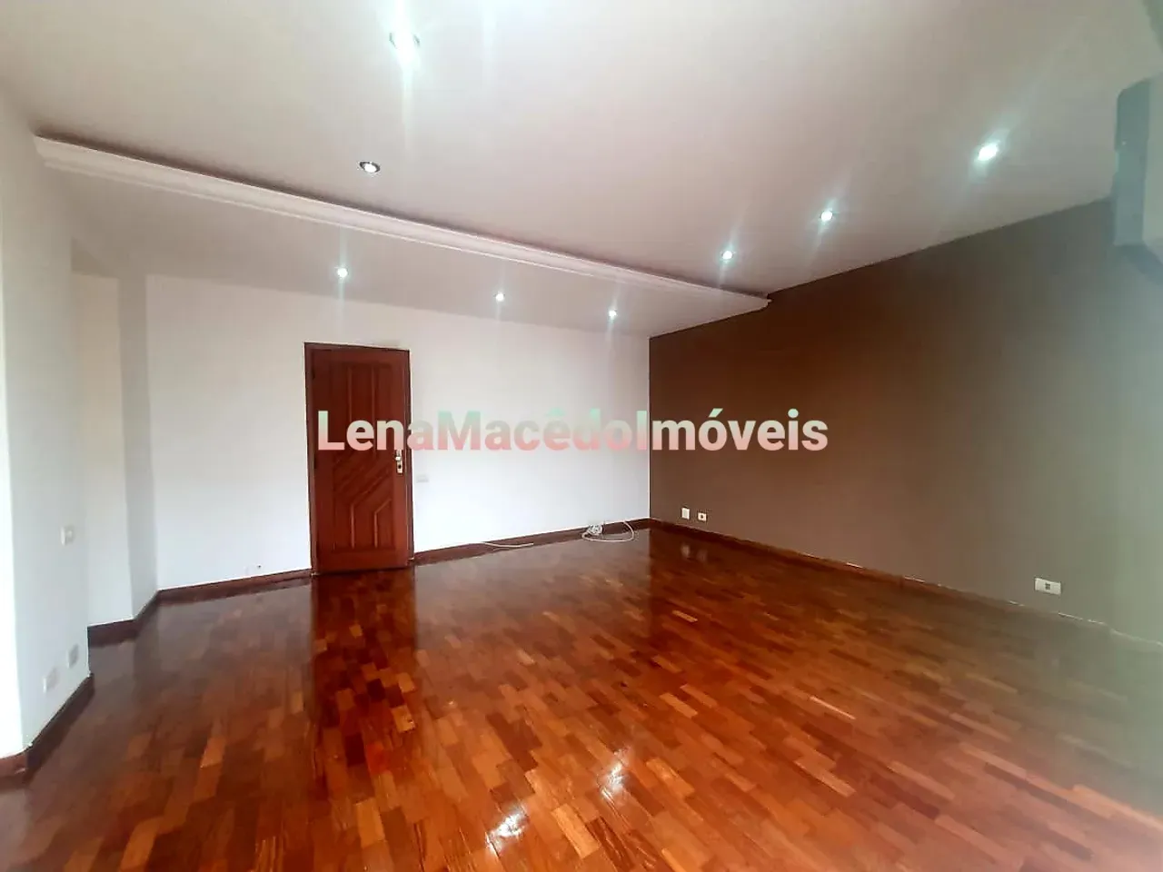 4-bedroom apartment with balcony and 1 parking space — photo 7