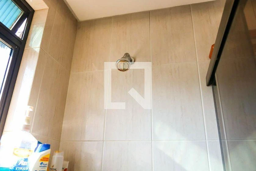3-bedroom apartment with a suite and glass-enclosed showers — photo 32