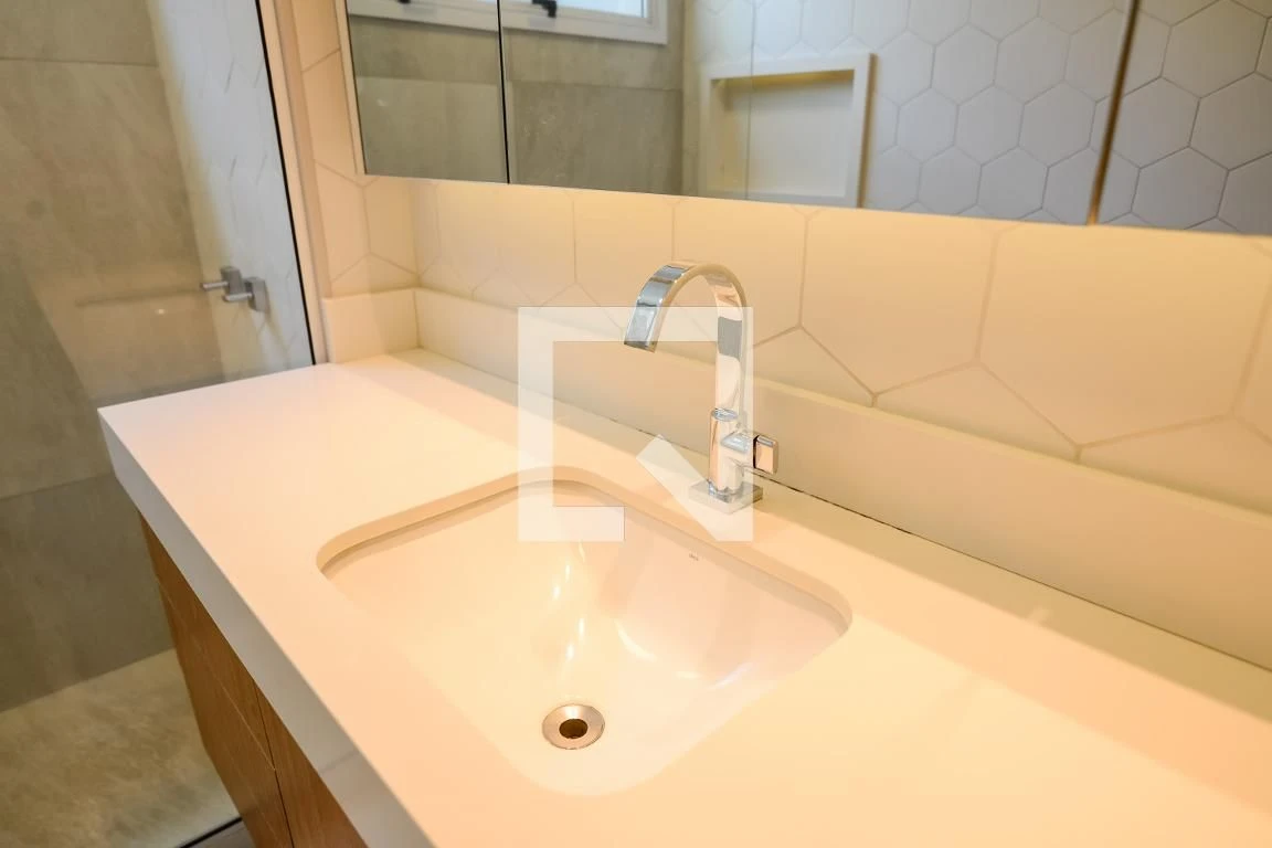 Furnished 4-bedroom apartment with 4 bathrooms — photo 63