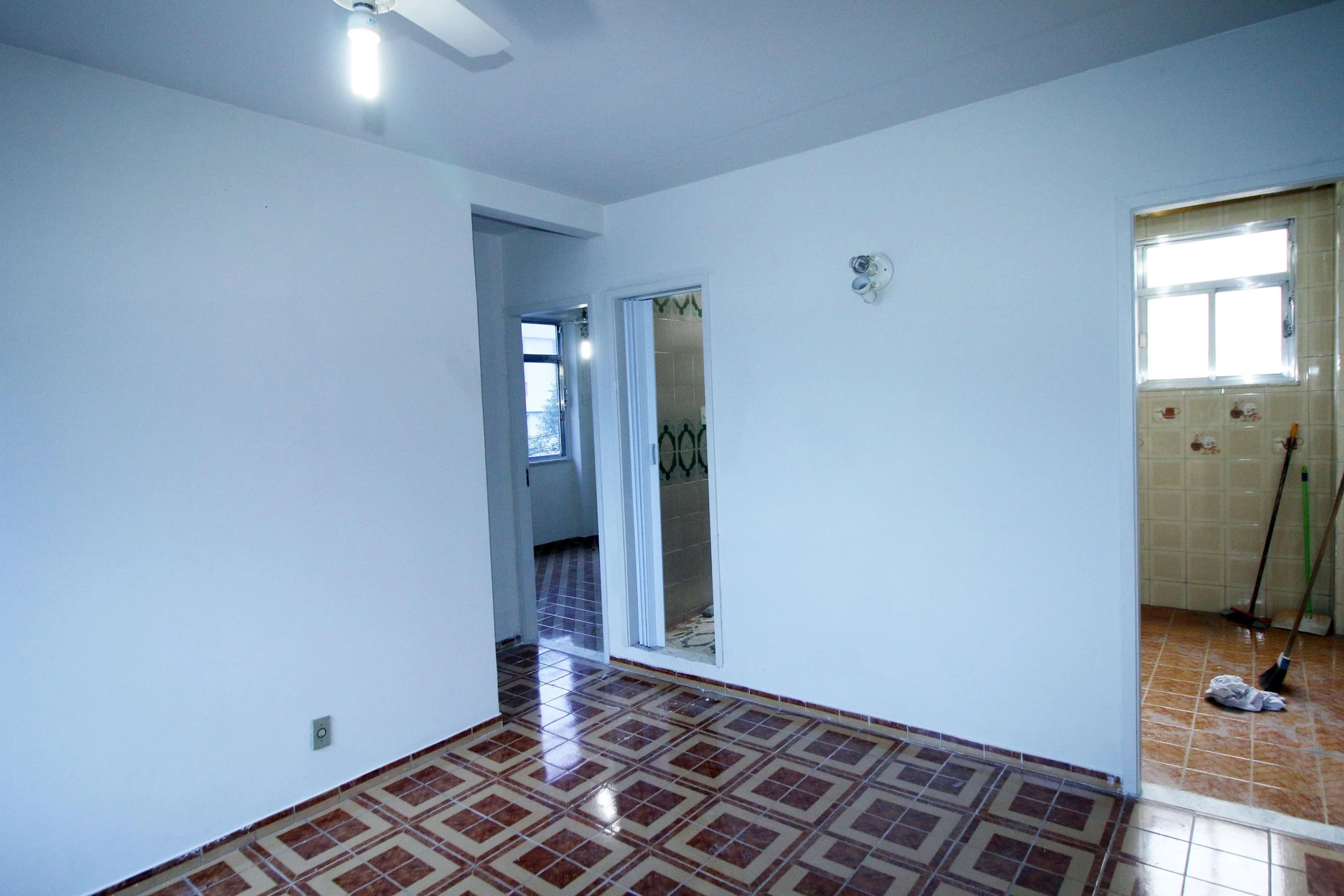 2-bedroom apartment in a building with a gym — photo 27