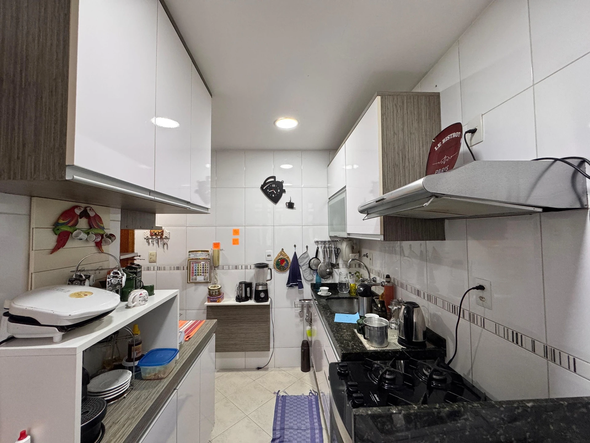 Walk-in closet in a 3-bedroom apartment, 130 m² — photo 10