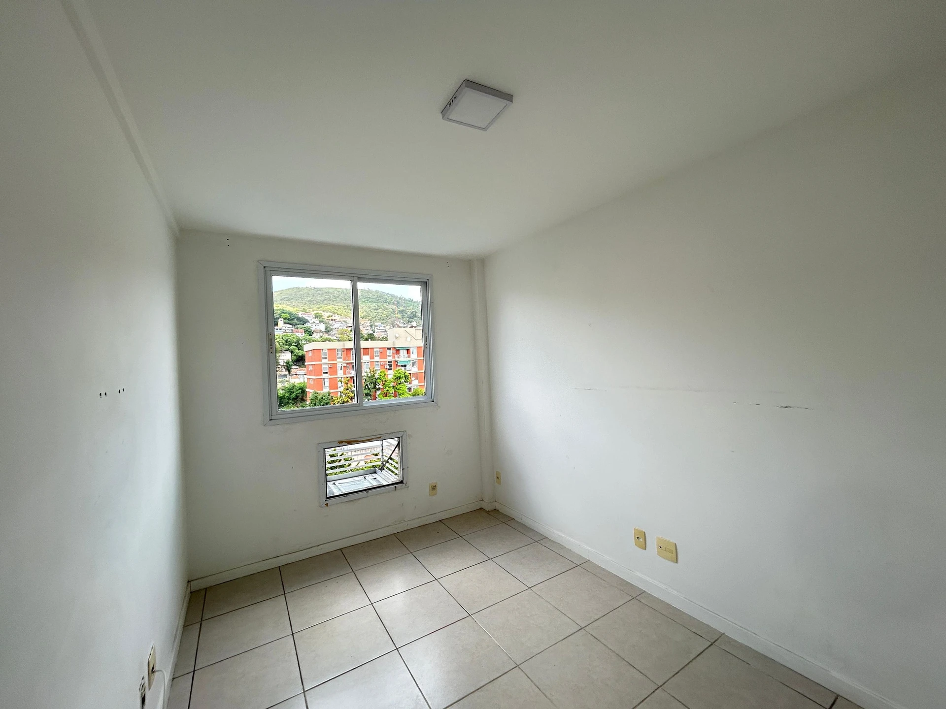 2-bedroom apartment with a mountain view in Rio de Janeiro — photo 25