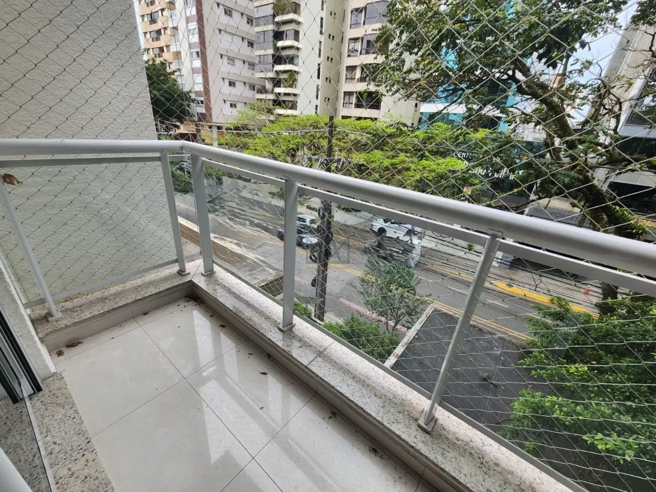 Departamento con ventanales de piso a techo en Florianópolis — photo 35