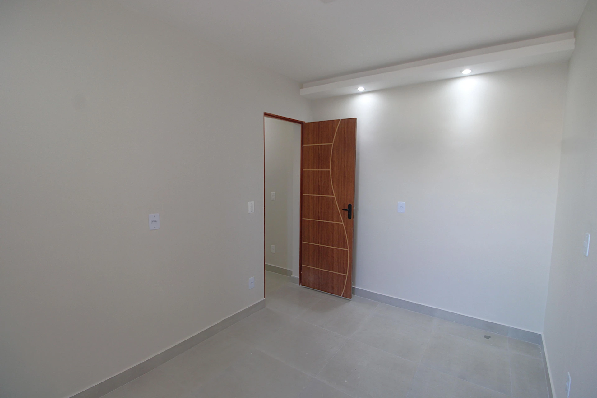 Apartamento sem mobília com 2 quartos, 1 banheiro e varanda — photo 27
