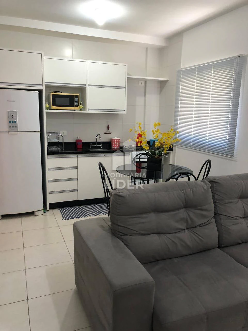 One-bedroom apartment with a washing machine — photo 4