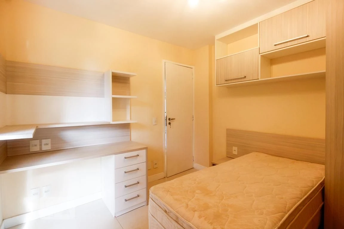 Furnished apartment, 90 m², with a glass-enclosed balcony — photo 14