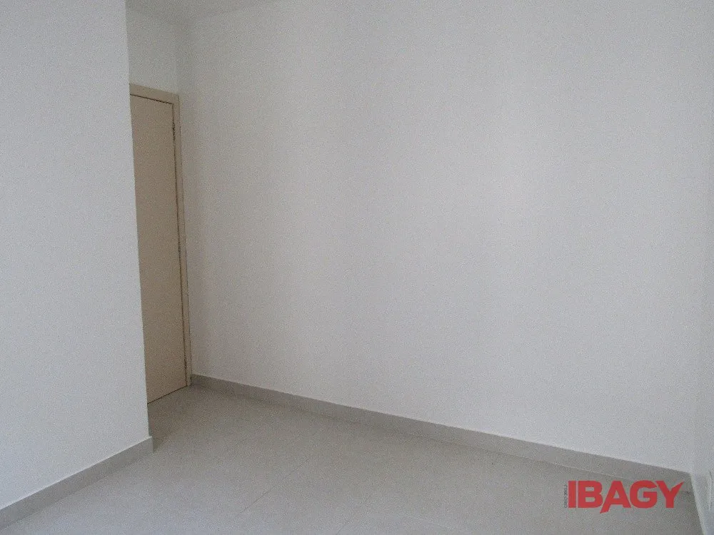 Apartment, 65 m², with a glass-enclosed balcony — photo 16