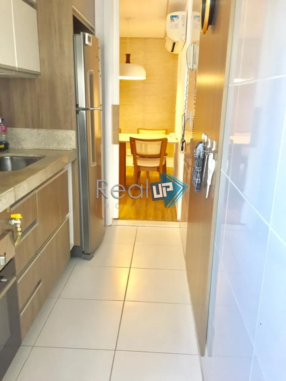 Furnished 2-bedroom apartment with balcony — photo 2