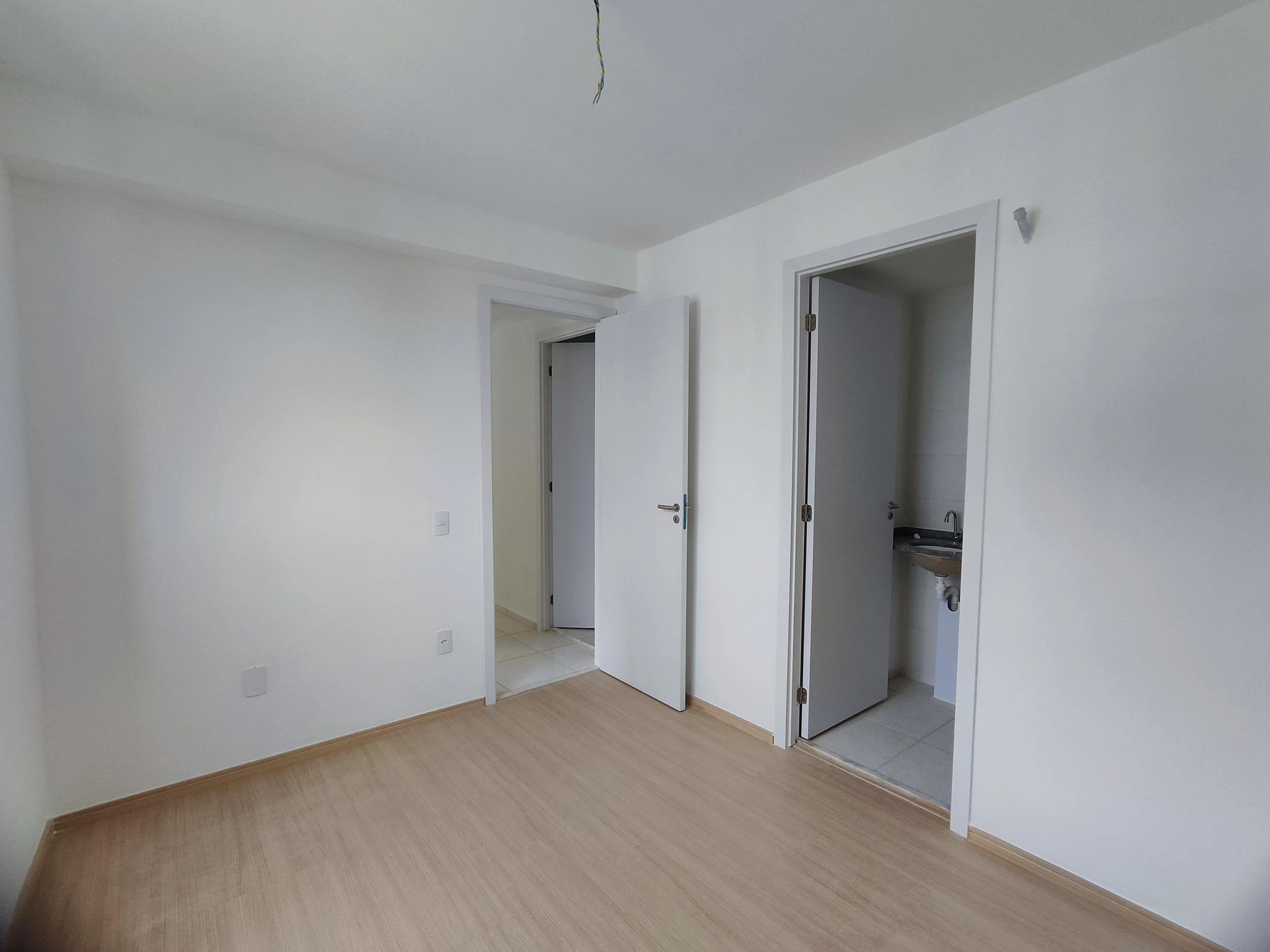 2-bedroom apartment with a balcony and 1 parking spot — photo 27