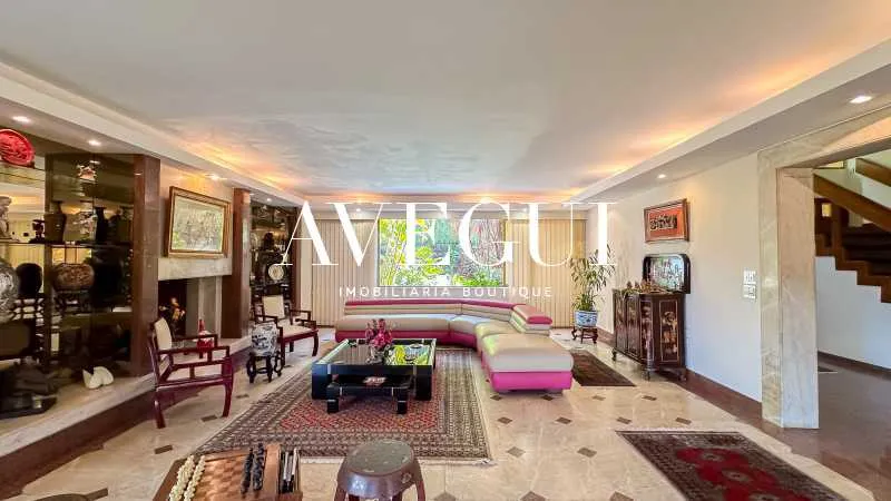 Furnished house, 800 m², with floor-to-ceiling windows