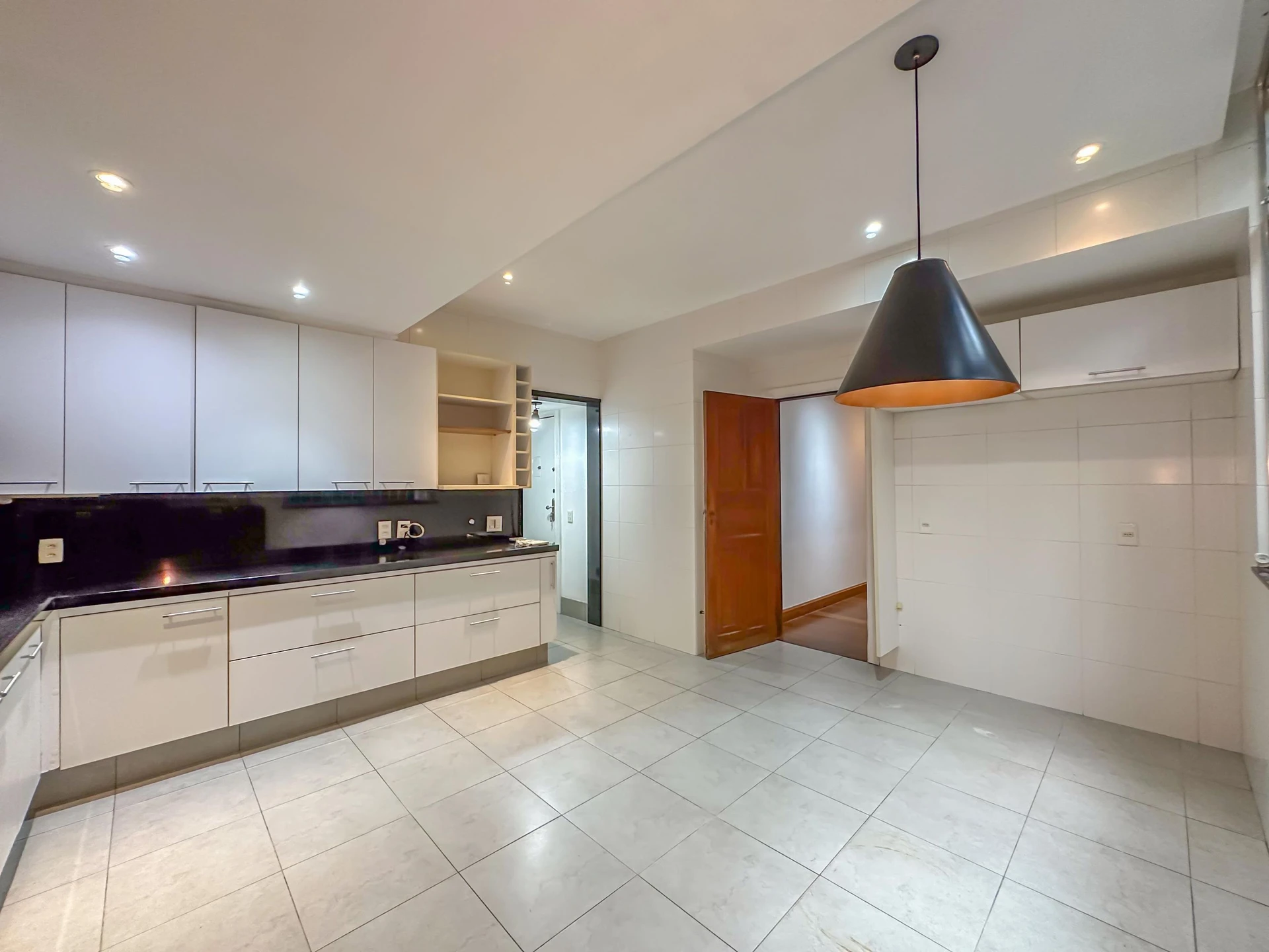 Apartment, 275 m², with a glass-enclosed balcony — photo 53
