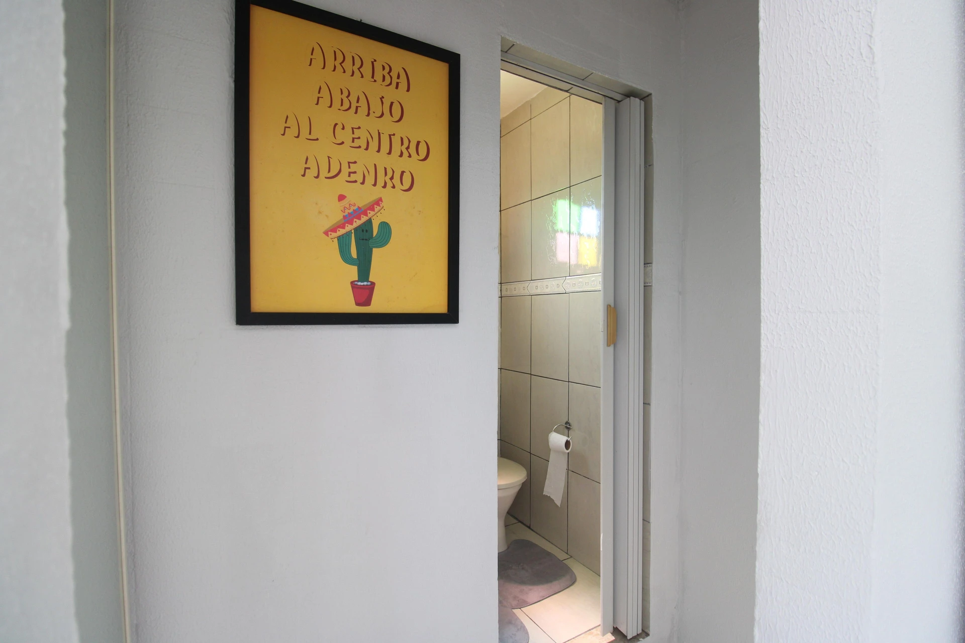 Furnished studio with kitchenette and en-suite — photo 12