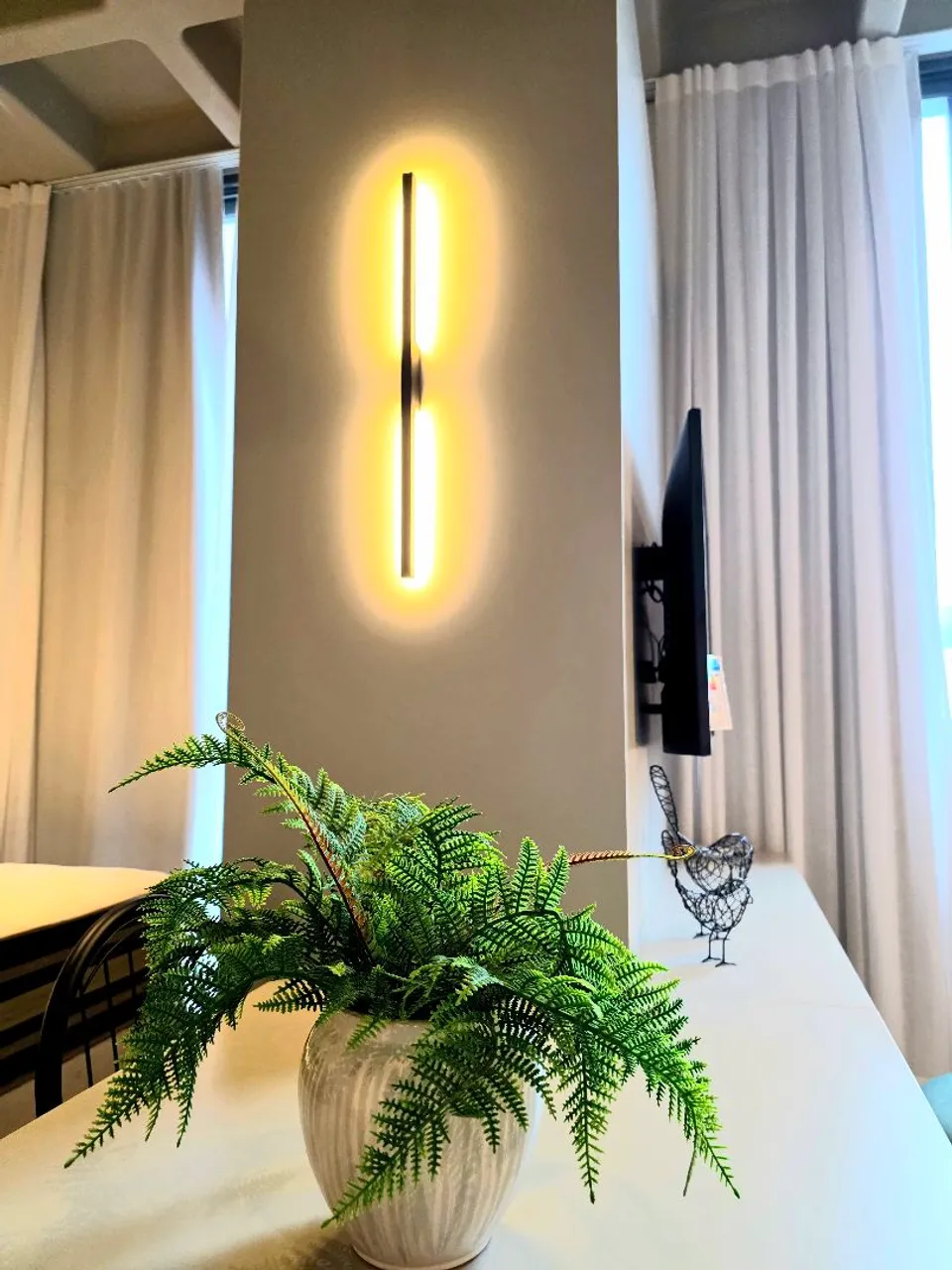 Furnished 1-bedroom apartment with an open kitchen
