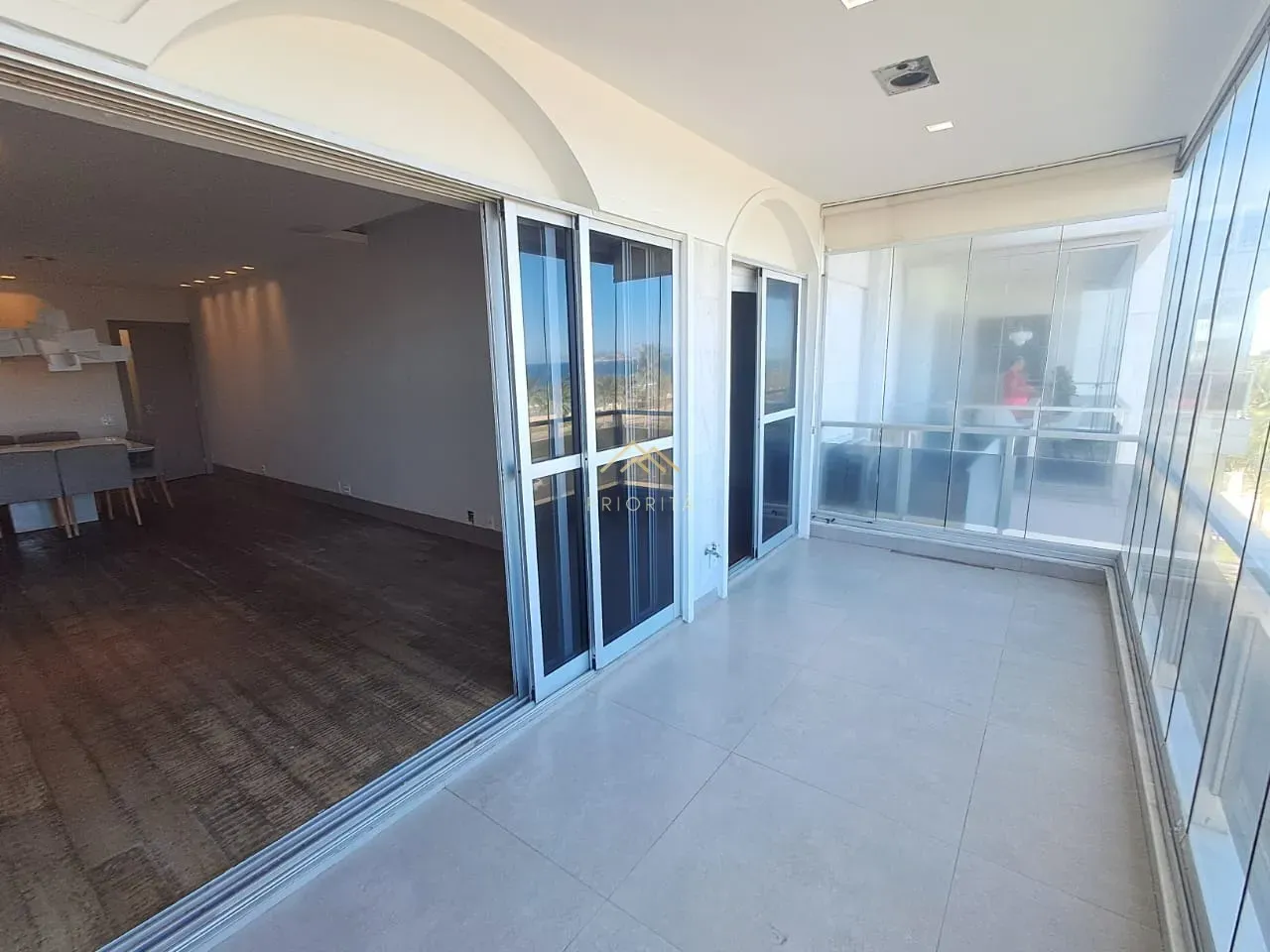Apartamento sem mobília com 3 quartos e varanda envidraçada — photo 7