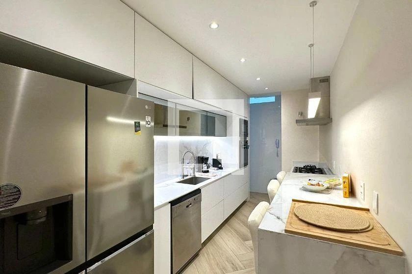 Furnished 220 m² apartment with 4 bedrooms and a suite — photo 15