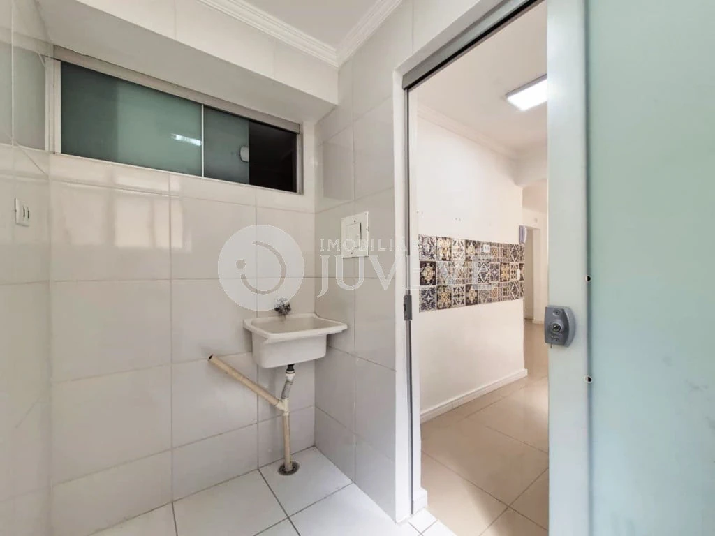 3-bedroom apartment in a building with a pool — photo 17