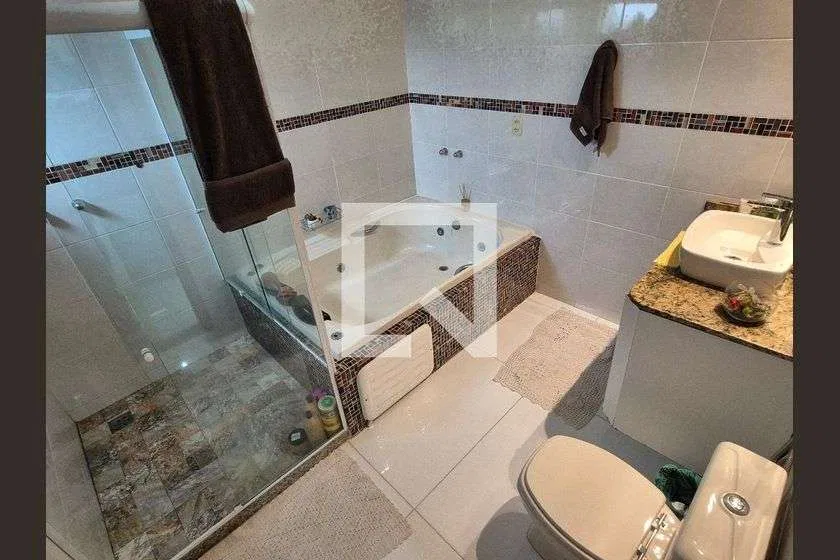 Condominium house with 4 bedrooms and a gas stove — photo 25