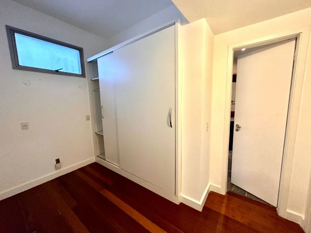 House with 5 bedrooms and 5 bathrooms — photo 22