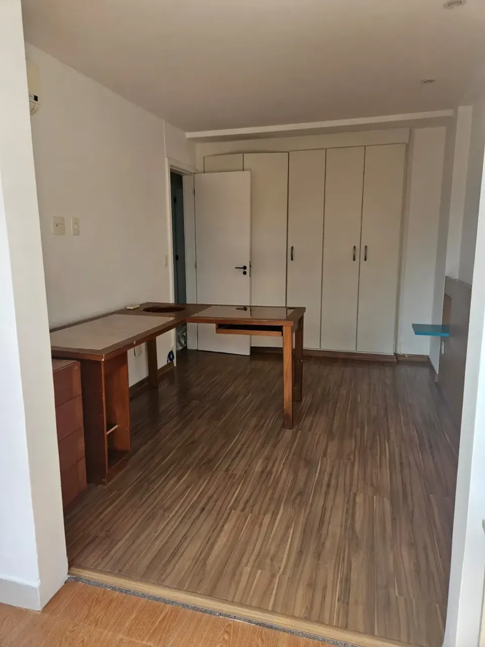 3-bedroom apartment with a glazed glass-in balcony — photo 4