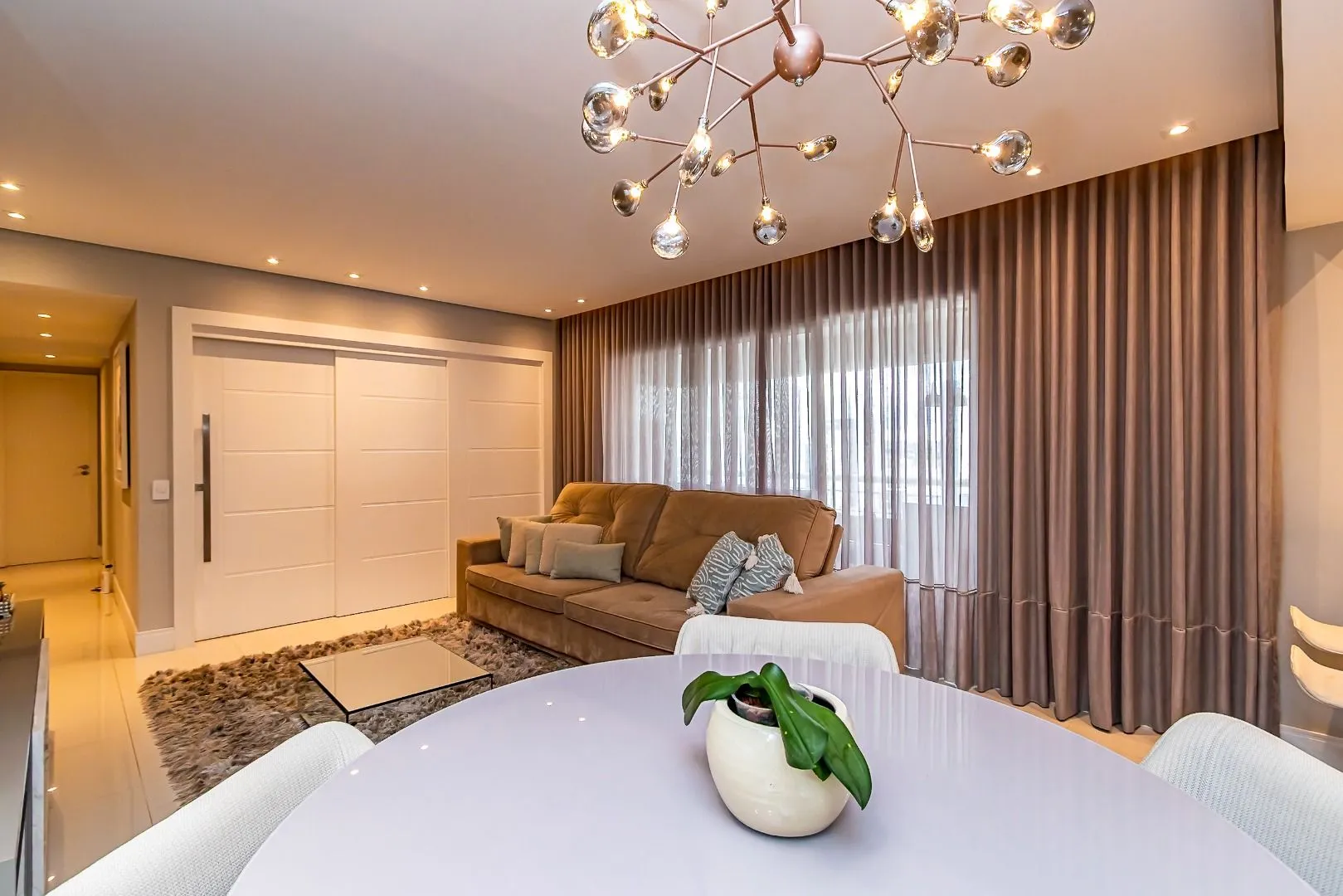 Glass-enclosed balcony in a 3-bedroom apartment, 110 m² — photo 23