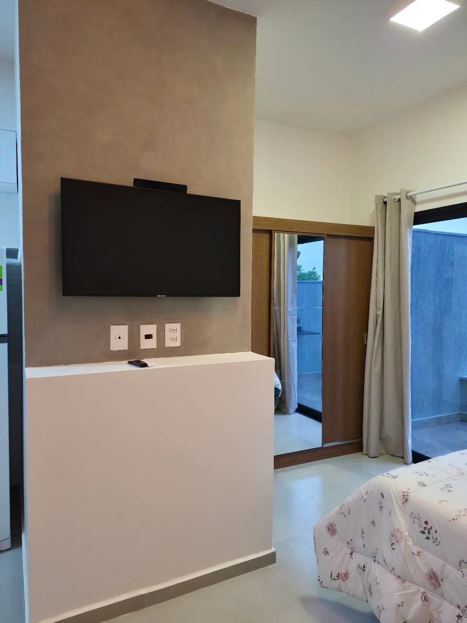 Furnished studio, 35 m², with a water view — photo 4