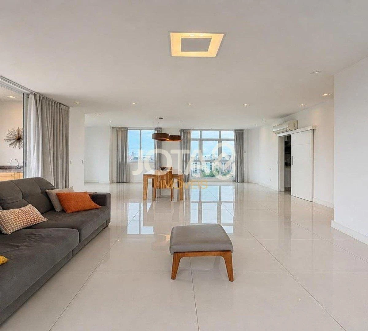 Bañera y 4 dormitorios: departamento de 323 m² — photo 15