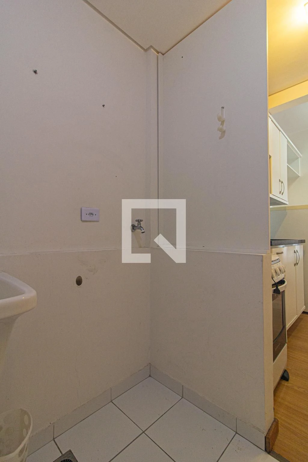 One-bedroom apartment in a building with a gym — photo 3