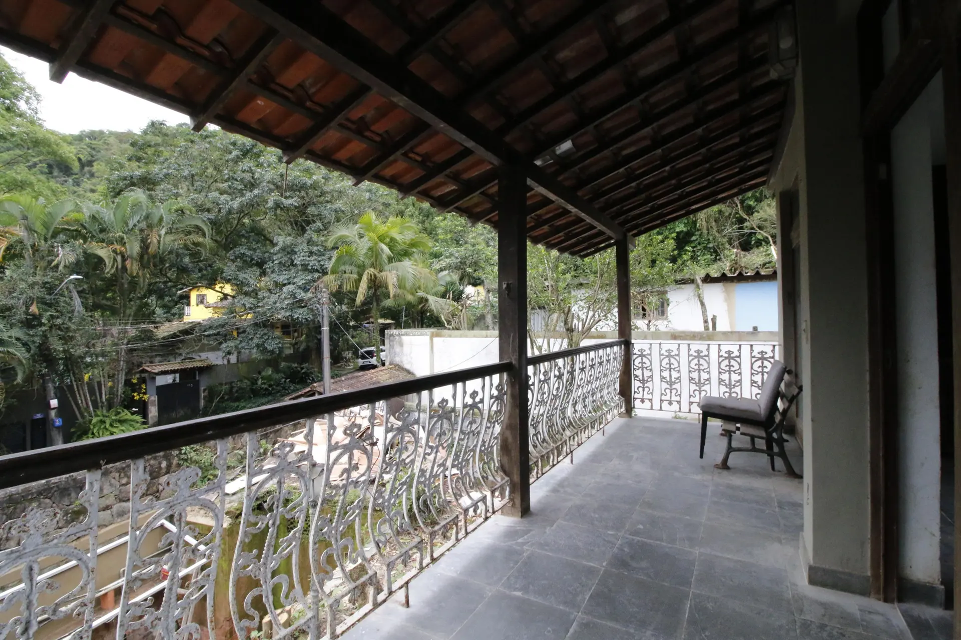 500 m² house with floor-to-ceiling windows and a bathtub — photo 54