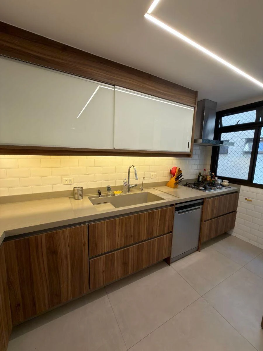 Furnished 160 m² apartment with 3 bedrooms and a glass balcony — photo 14