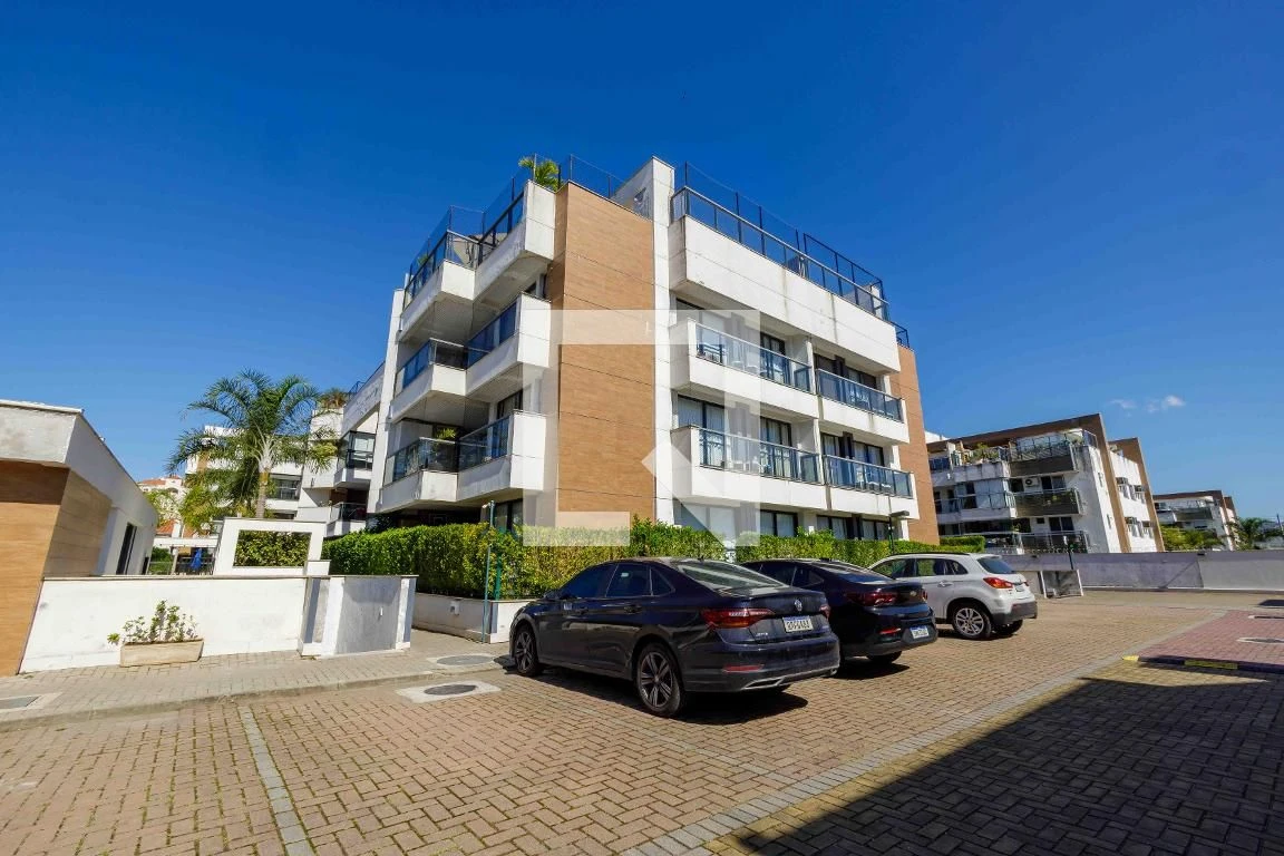 Apartamento mobiliado com 4 quartos e 4 banheiros — photo 72
