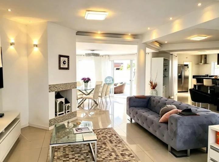 Меблированный дом с 4 спальнями и 400 м² с бассейном — photo 7