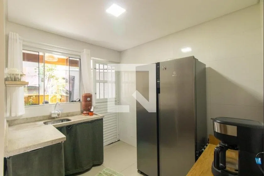 Furnished 2-bedroom house with 1 en-suite and private yard — photo 23