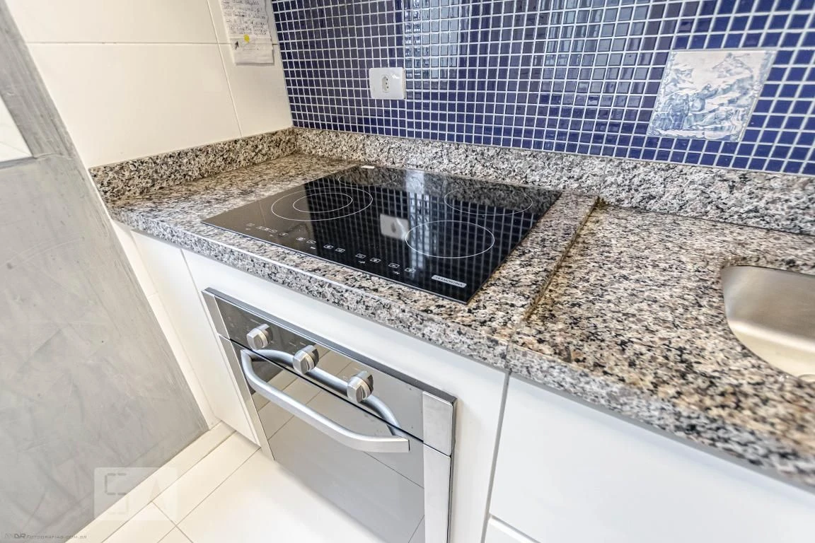 Washing machine in a one-bedroom apartment, 24 m² — photo 17