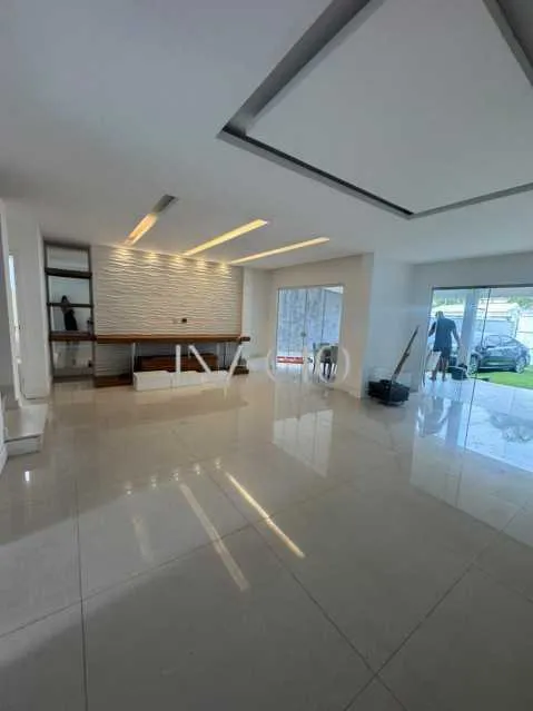 Jacuzzi in a 4-bedroom house, 300 m² — photo 5
