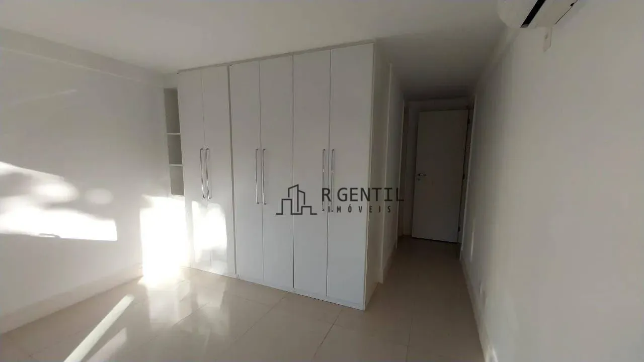 Apartamento com 4 dormitórios e 5 banheiros — photo 2