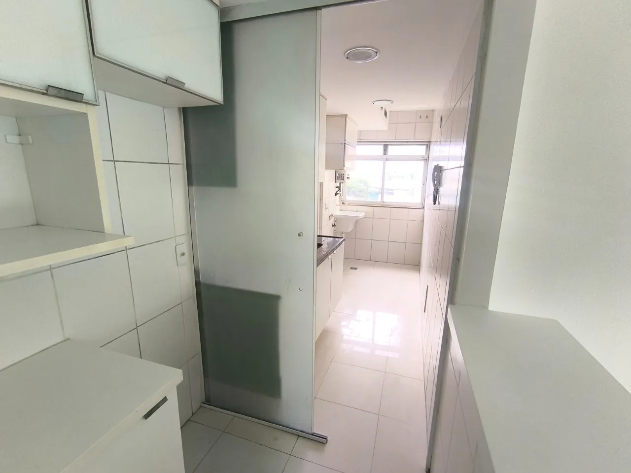 3-bedroom apartment with a closed kitchen and 2 parking spaces — photo 2