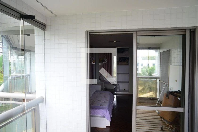 4-bedroom apartment with enclosed glass balcony — photo 44