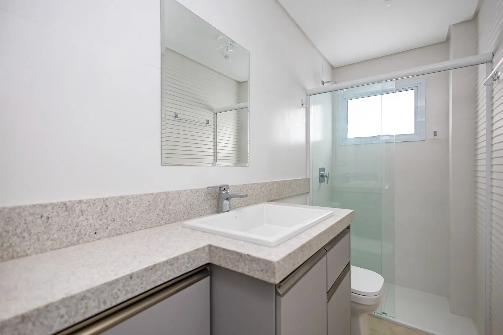 2-bedroom apartment with a washing machine in Curitiba — photo 12