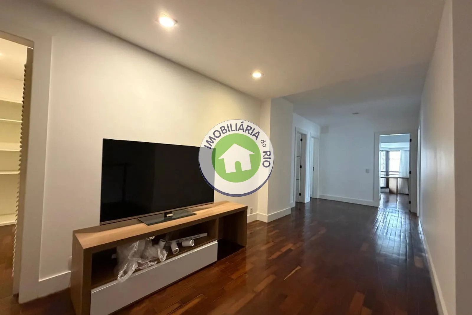 Apartment with 4 bedrooms and 5 bathrooms — photo 12