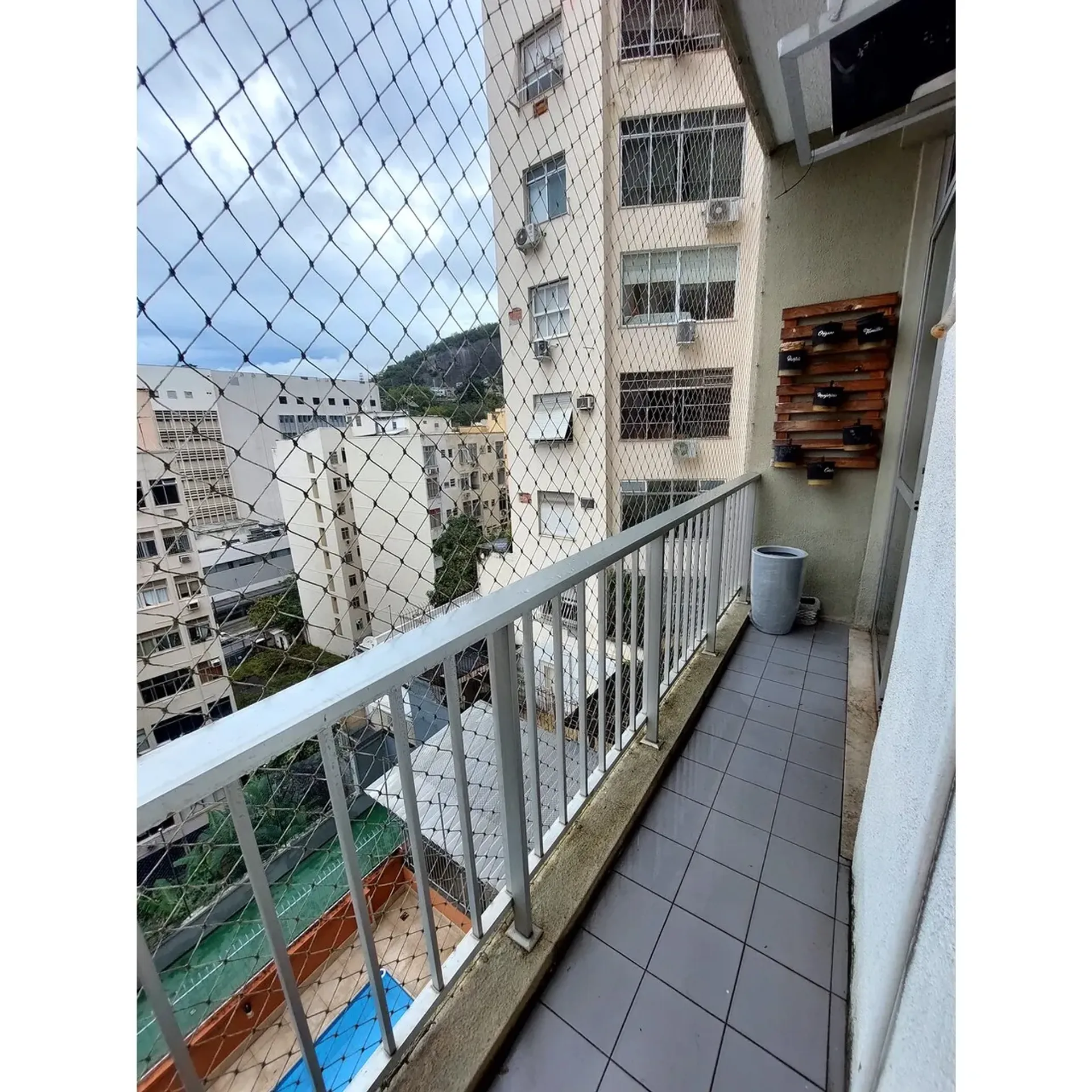 One-bedroom apartment with a washing machine — photo 18