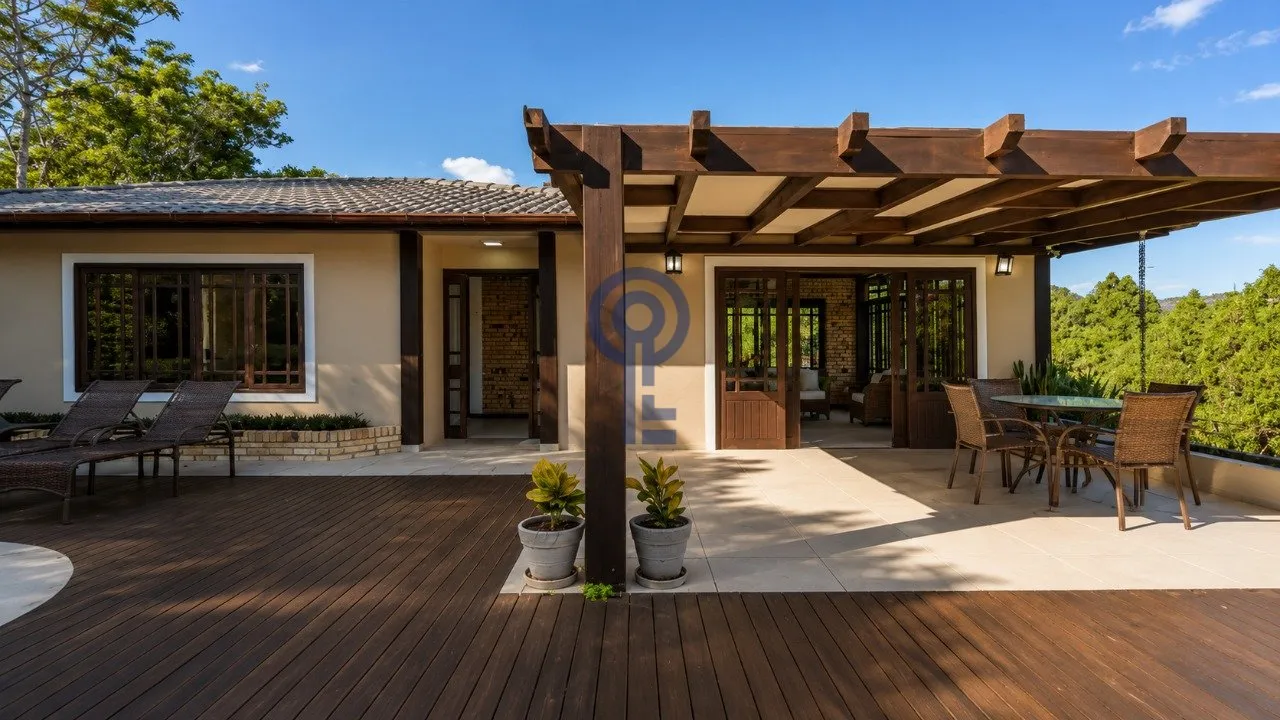 House with open-plan kitchen and 5 bedrooms