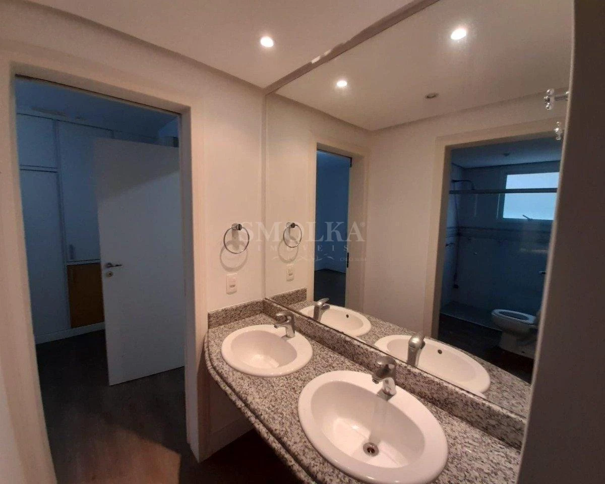 Ванна та 4 спальні: квартира 255 м² — photo 34