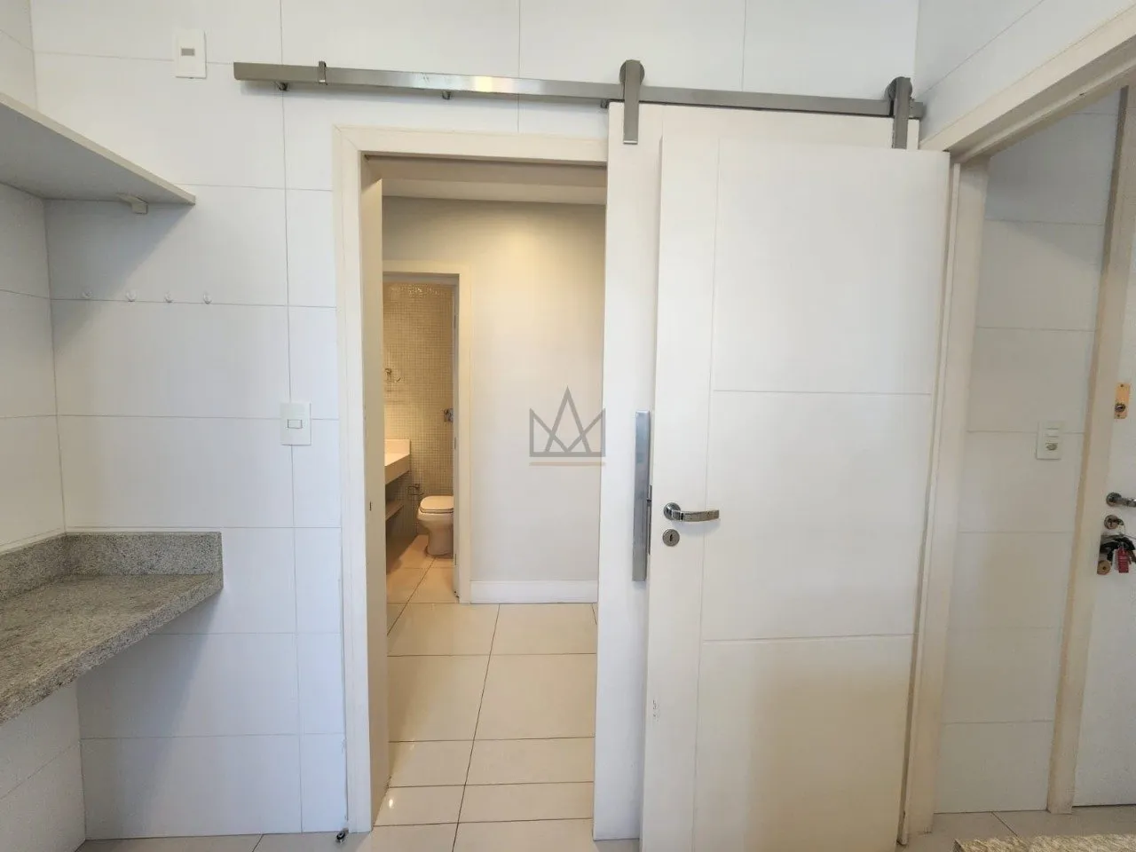 4-bedroom apartment in a building with a gym — photo 42